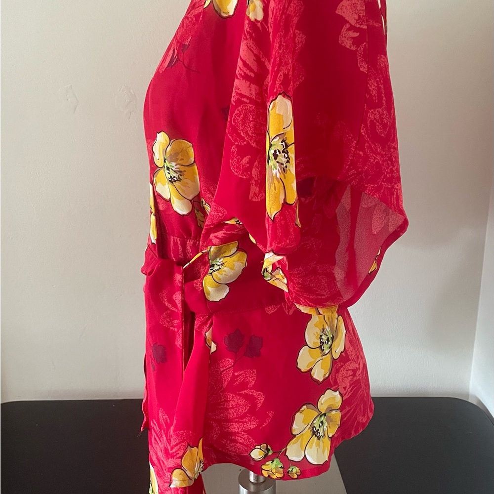Stunning Michele Michelle Kimono Red Wrap Blouse with Short Sleeves a Tie Front - Picture 4 of 9